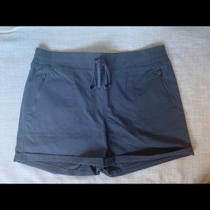 L Women’s Eddie Bauer Hiking Shorts Gently Worn